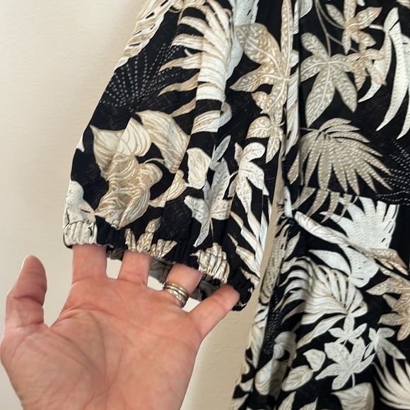 2/$10 Calvin Klein black, tan, white wrap dress size 8 - Picture 6 of 8